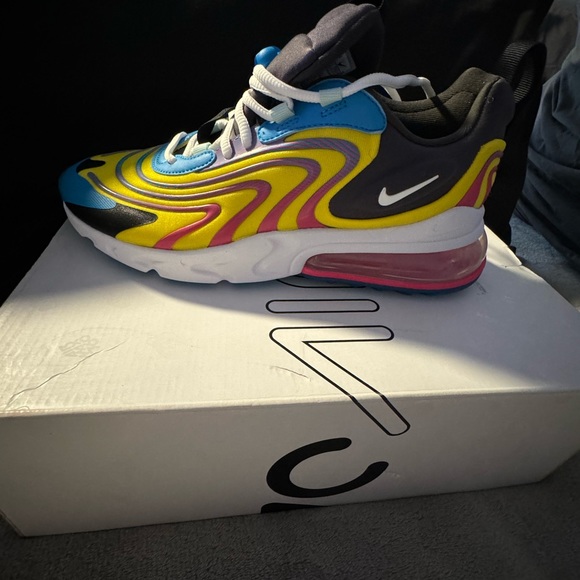 Nike 270 react - Picture 1 of 3
